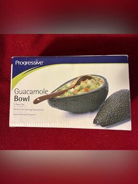Progressive guacamole serving bowl